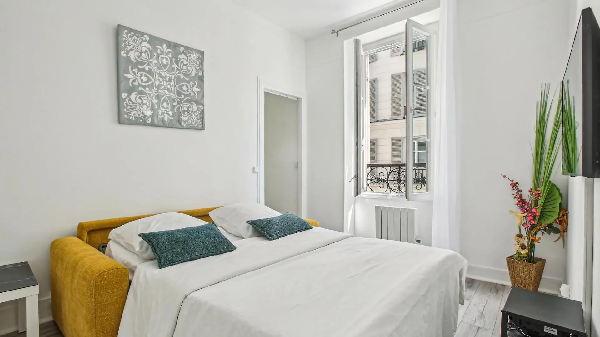 Chic And Comfortable Apartment