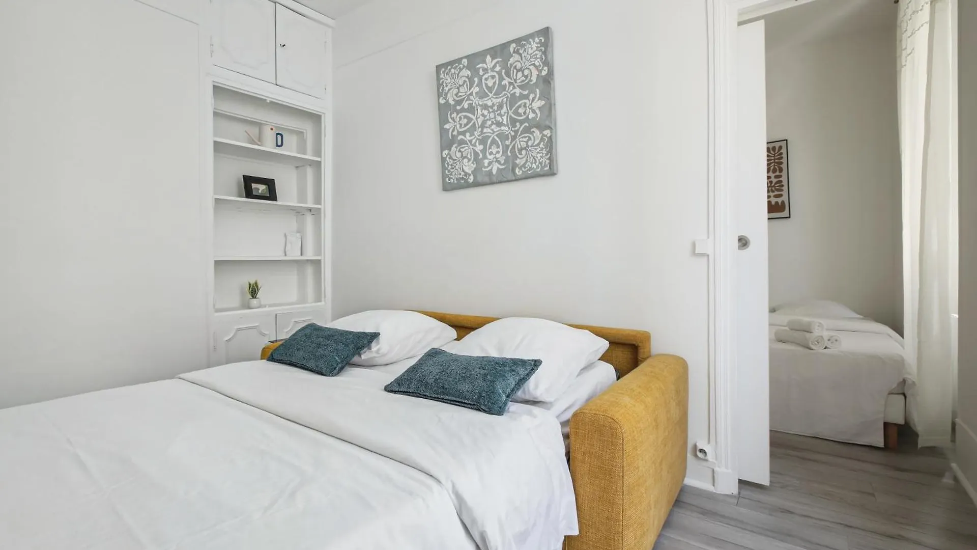 Апартаменты Chic And Comfortable Париж